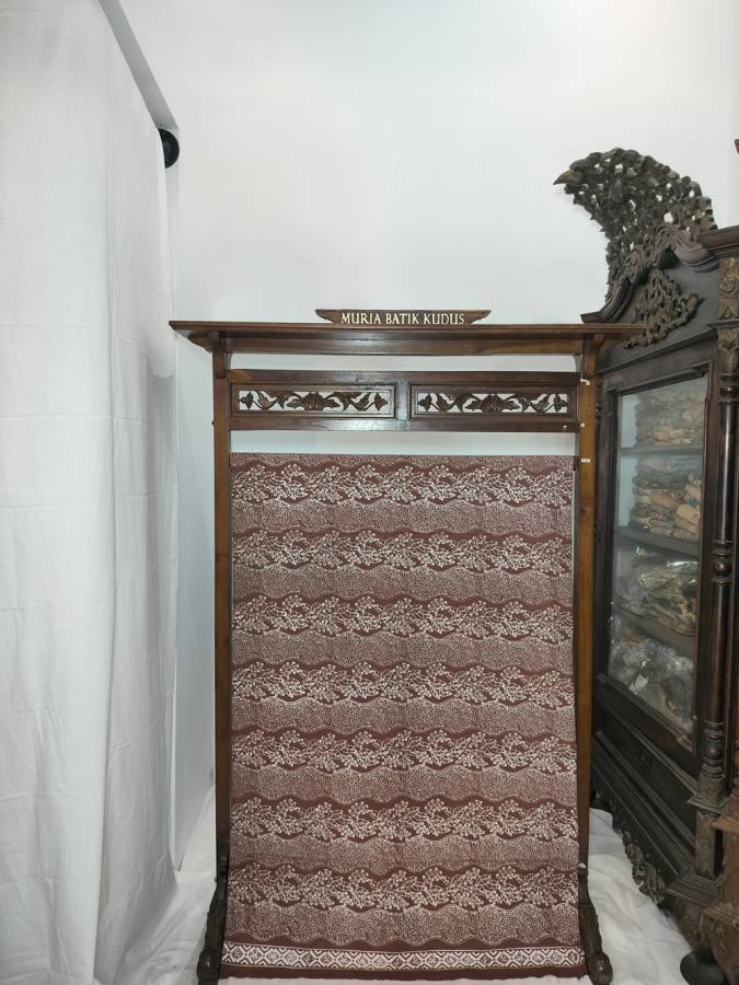 Batik 1 warna motif pakis aji parijotho
