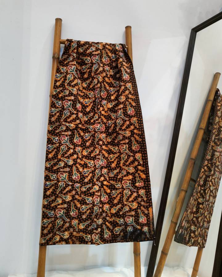 Kain Batik tulis variasi cap nitik tumpal
