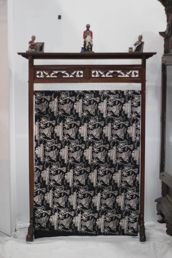 Batik 1 warna rumah kapal