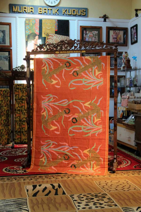 Kain batik tulis klasik motif jangkar kapal